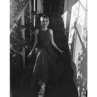 Olivia Holt feet photo thumbnail