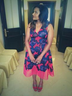 Mindy Kaling feet photo thumbnail
