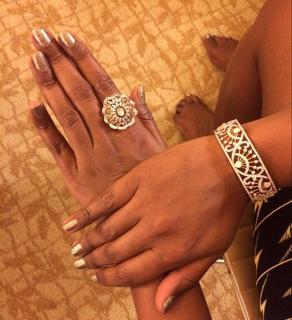 Mindy Kaling feet photo thumbnail
