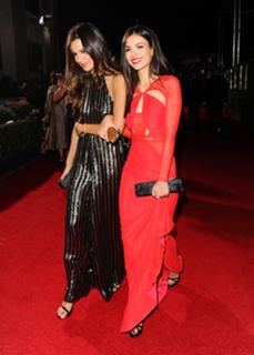 Victoria Justice feet photo thumbnail