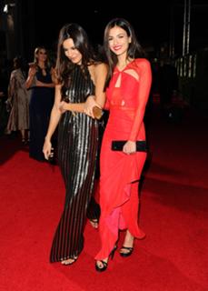 Victoria Justice feet photo thumbnail