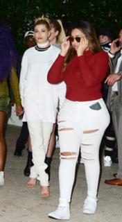 Hailey Bieber feet photo thumbnail