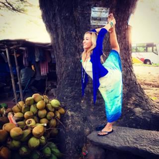 Kino MacGregor feet photo thumbnail