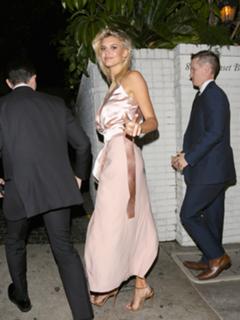 Kelly Rohrbach feet photo thumbnail