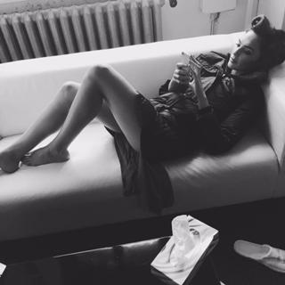 Gal Gadot feet photo thumbnail