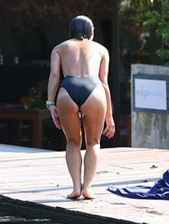 Myleene Klass feet photo thumbnail