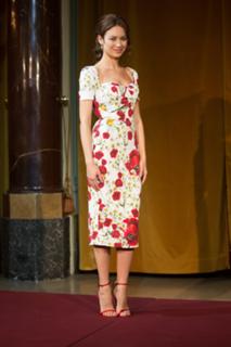 Olga Kurylenko feet photo thumbnail