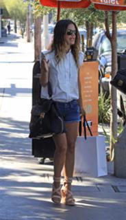 Rachel Bilson feet photo thumbnail