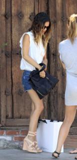 Rachel Bilson feet photo thumbnail