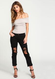 Camila Morrone feet photo thumbnail
