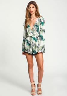 Camila Morrone feet photo thumbnail