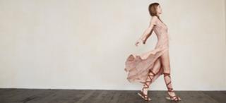 Camila Morrone feet photo thumbnail