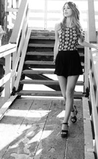 Camila Morrone feet photo thumbnail