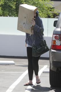 Michelle Trachtenberg feet photo thumbnail