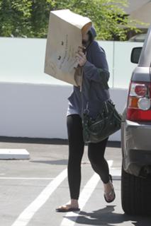 Michelle Trachtenberg feet photo thumbnail