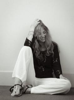 Camila Morrone feet photo thumbnail