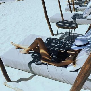 Camila Morrone feet photo thumbnail