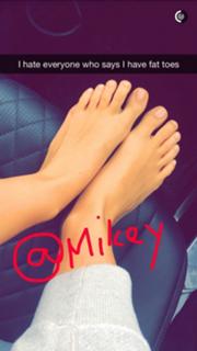 Camila Morrone feet photo thumbnail