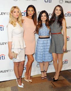 Lucy Hale feet photo thumbnail