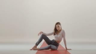 Gal Gadot feet photo thumbnail
