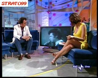 Caterina Balivo feet photo thumbnail