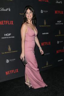 Katy Perry feet photo thumbnail