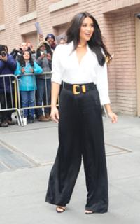 Shay Mitchell feet photo thumbnail