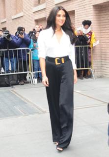 Shay Mitchell feet photo thumbnail