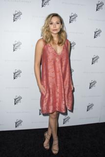 Elizabeth Olsen feet photo thumbnail