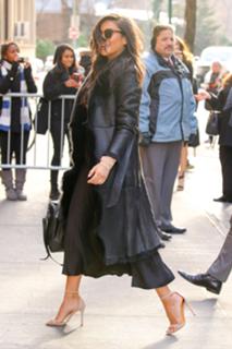 Shay Mitchell feet photo thumbnail