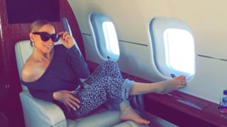 Mariah Carey feet photo thumbnail