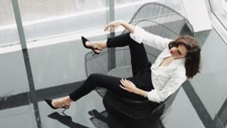 Gal Gadot feet photo thumbnail