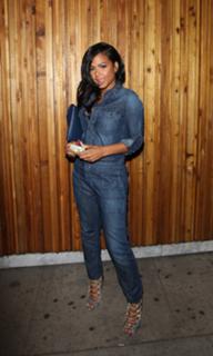 Christina Milian feet photo thumbnail