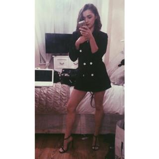 Maisie Williams feet photo thumbnail