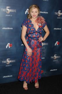 Chloë Grace Moretz feet photo thumbnail