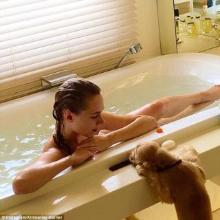 Kimberley Garner feet photo thumbnail