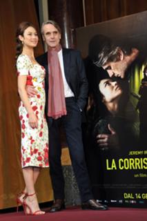 Olga Kurylenko feet photo thumbnail