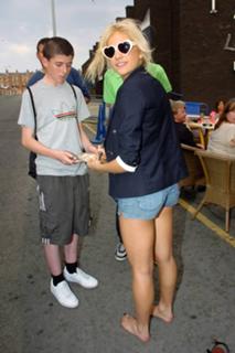 Pixie Lott feet photo thumbnail