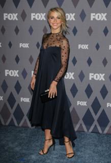 Julianne Hough feet photo thumbnail