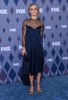 Julianne Hough feet photo thumbnail