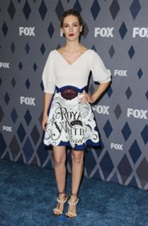 January Jones feet photo thumbnail