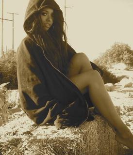 Kat Graham feet photo thumbnail