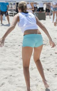 Gigi Hadid feet photo thumbnail
