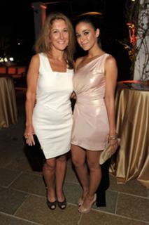 Emmanuelle Chriqui feet photo thumbnail