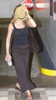 Jennifer Aniston feet photo thumbnail