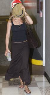 Jennifer Aniston feet photo thumbnail