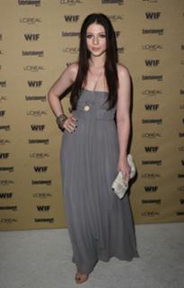 Michelle Trachtenberg feet photo thumbnail