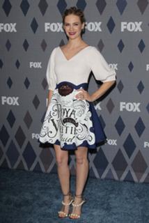 January Jones feet photo thumbnail