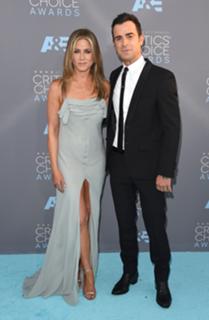Jennifer Aniston feet photo thumbnail