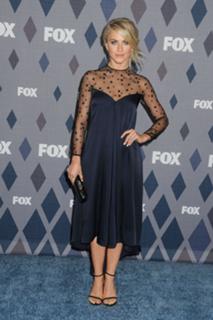 Julianne Hough feet photo thumbnail